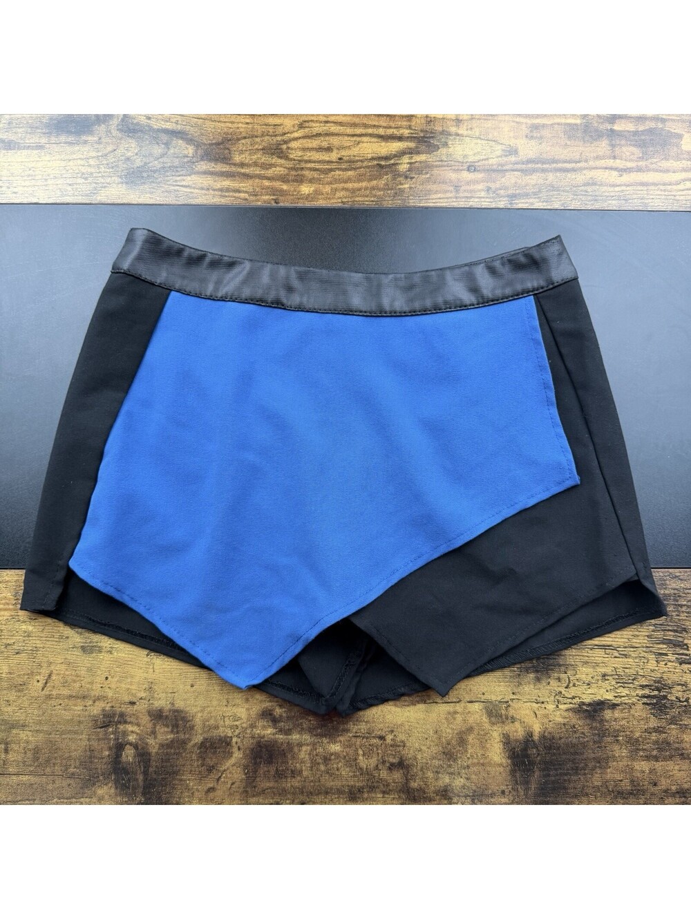 Wearever Womens Medium Black Blue Layered Skort Asymmetrical Stretch Shorts